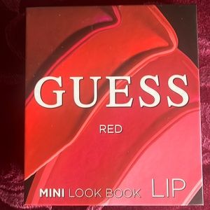 Guess Res Mini Look Book LIP
